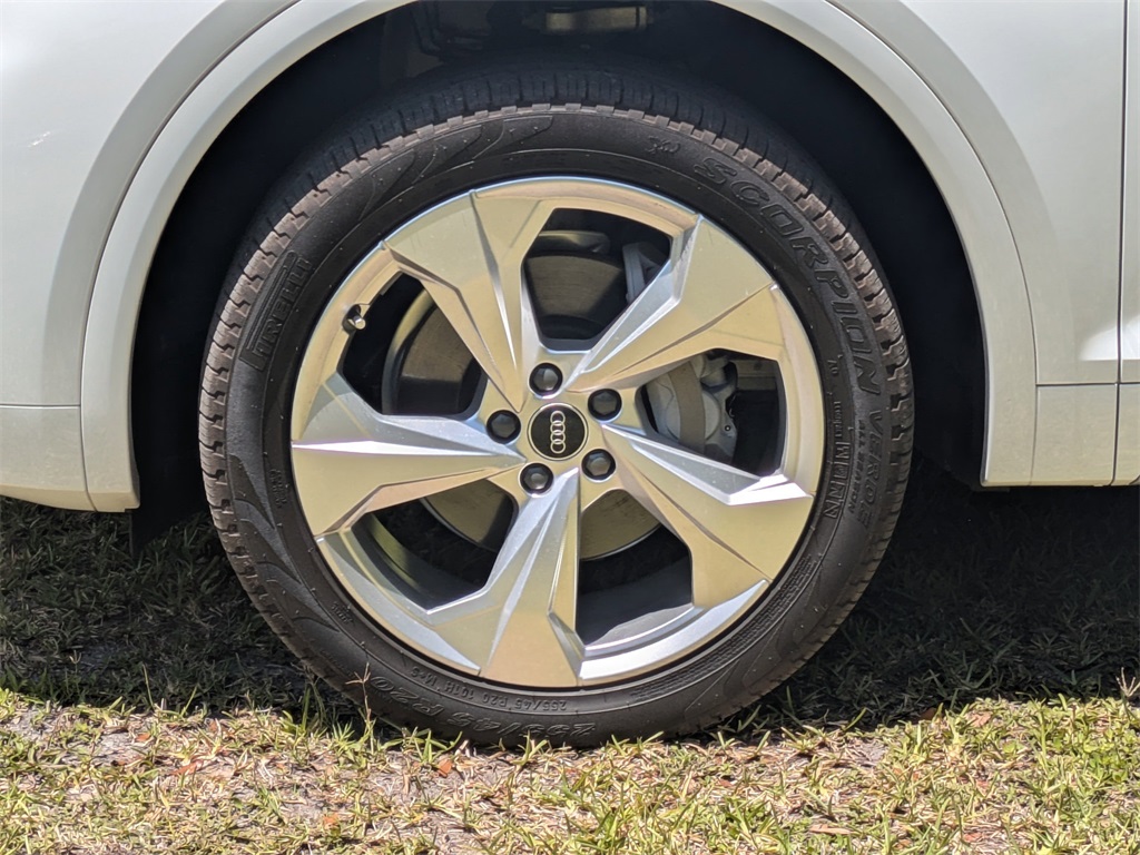 Vehicle image 11 of 32