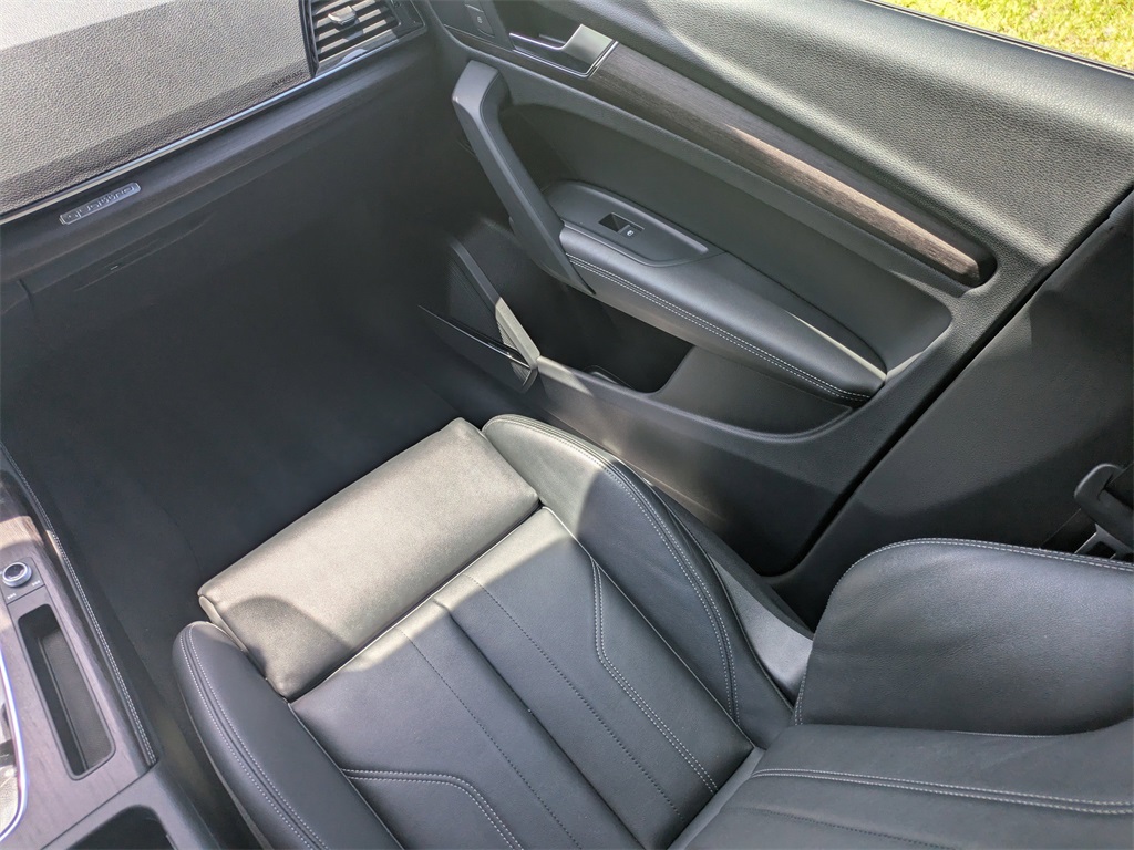 Vehicle image 15 of 32