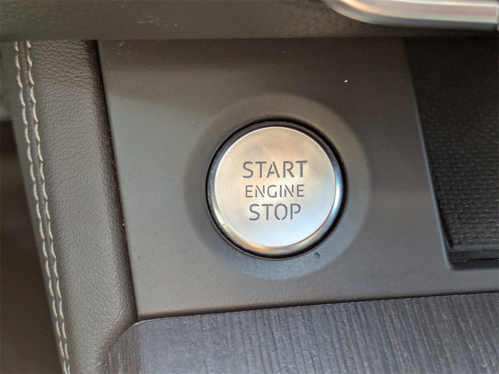 Vehicle image 31 of 32