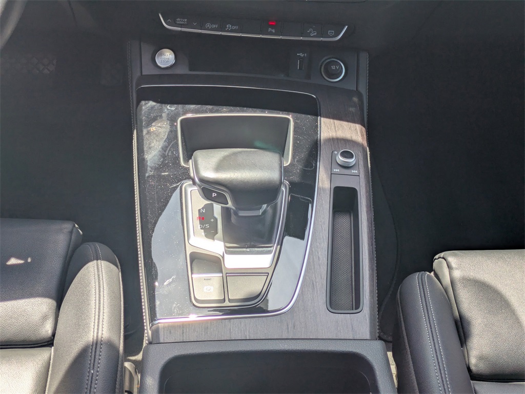Vehicle image 17 of 32
