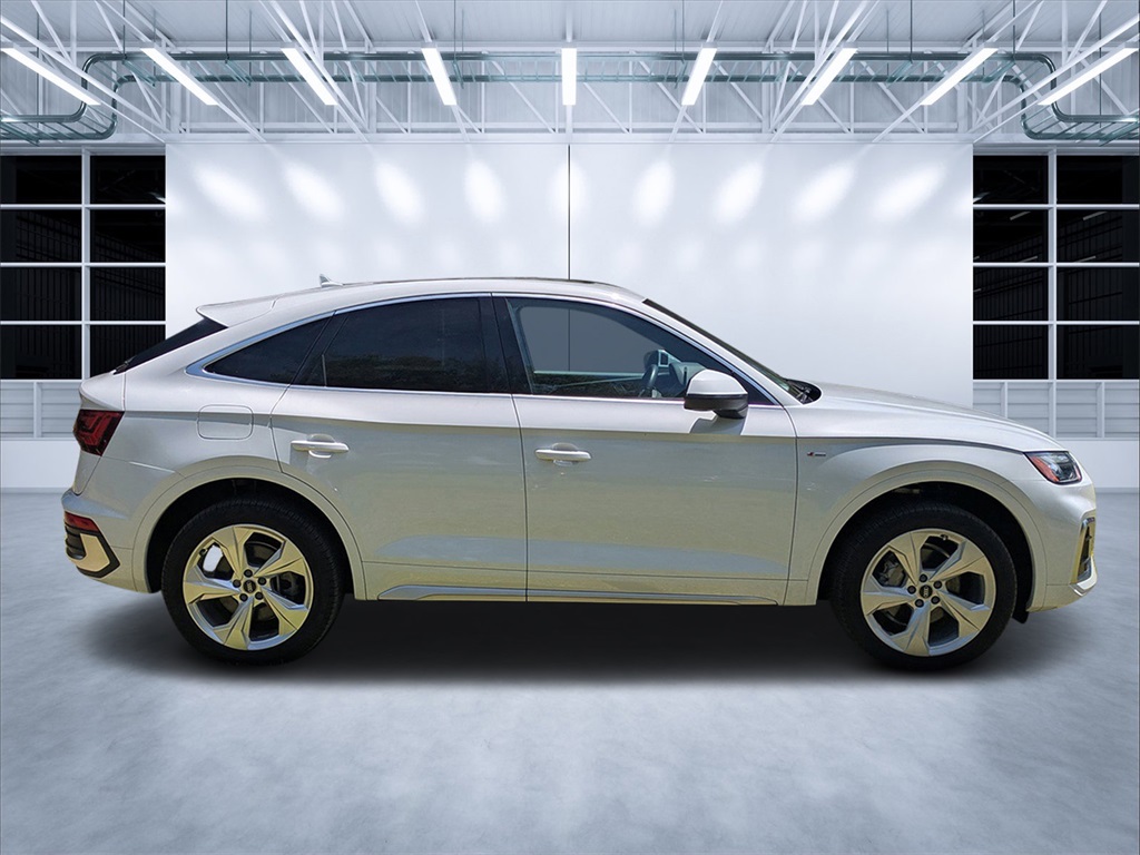 Vehicle image 4 of 32
