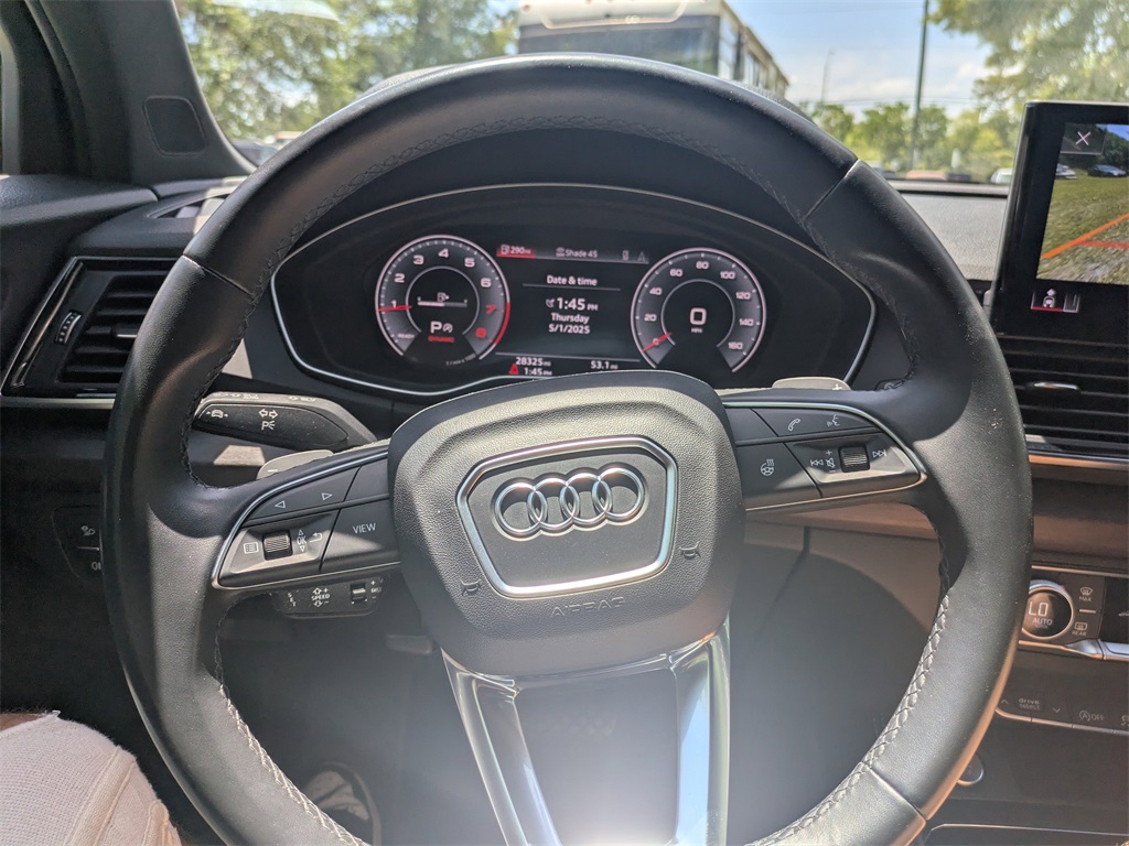 Vehicle image 23 of 32