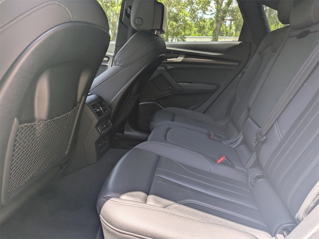 Vehicle image 12 of 32