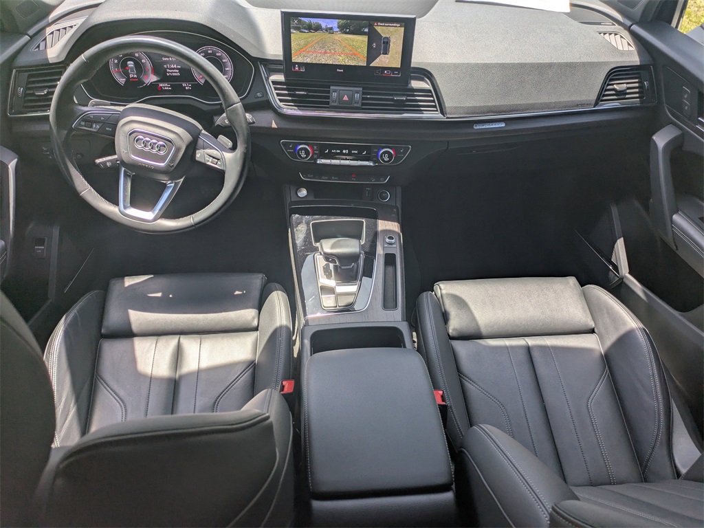 Vehicle image 13 of 32
