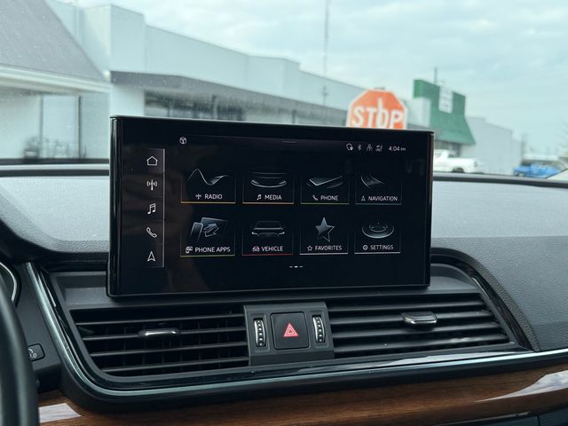 Vehicle image 21 of 32