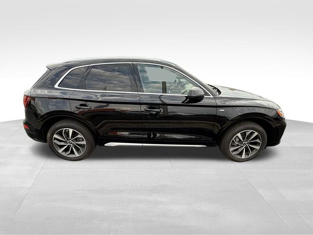 Vehicle image 4 of 32
