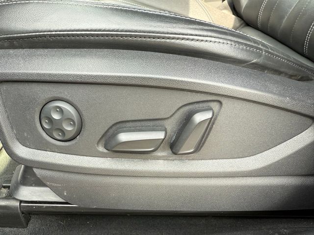 Vehicle image 31 of 32