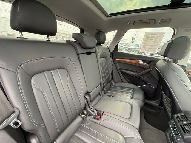 Vehicle image 12 of 32