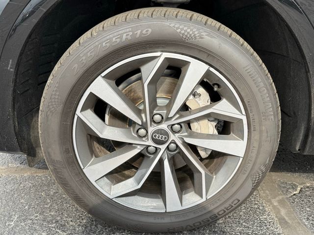 Vehicle image 9 of 32