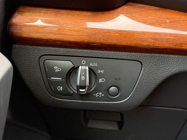 Vehicle image 28 of 32