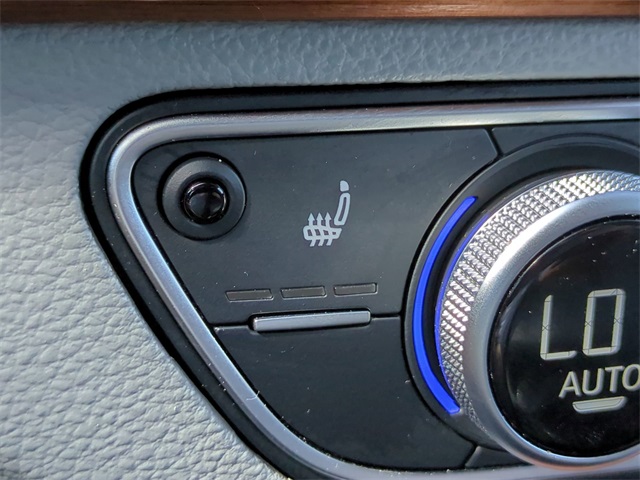 Vehicle image 24 of 30