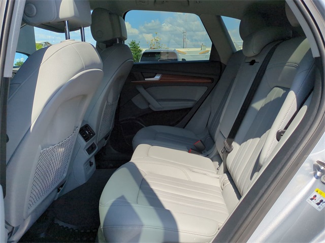 Vehicle image 14 of 30
