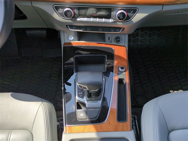 Vehicle image 19 of 30