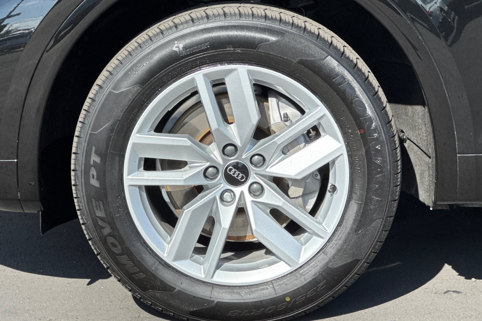 Vehicle image 26 of 29