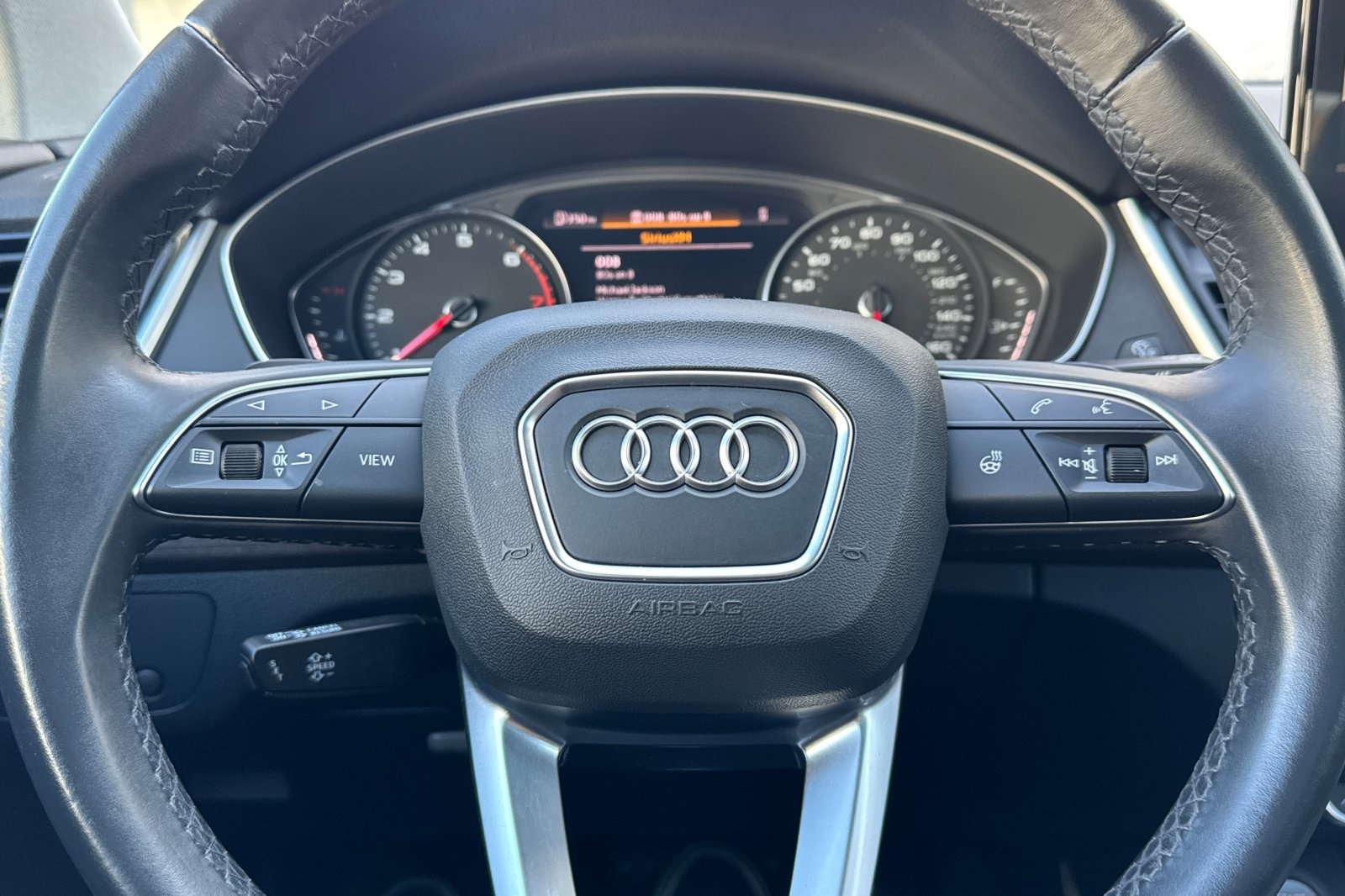 Vehicle image 23 of 29