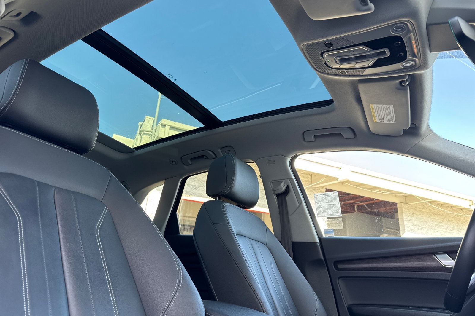 Vehicle image 17 of 29