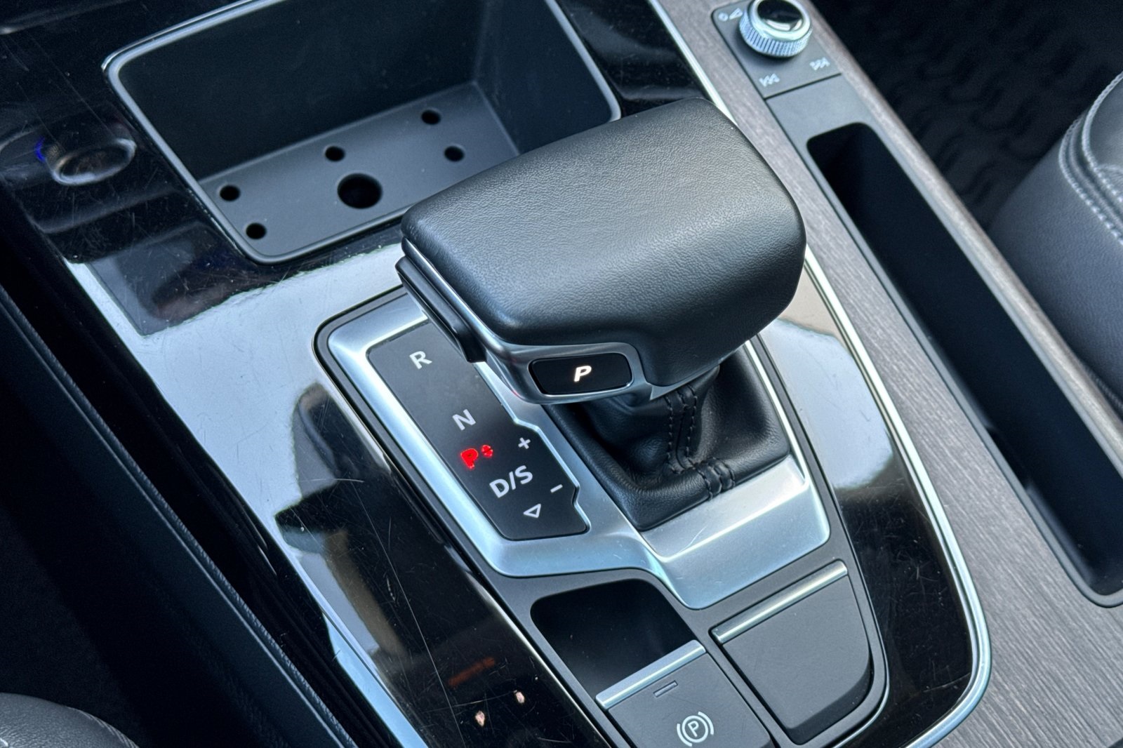 Vehicle image 21 of 29
