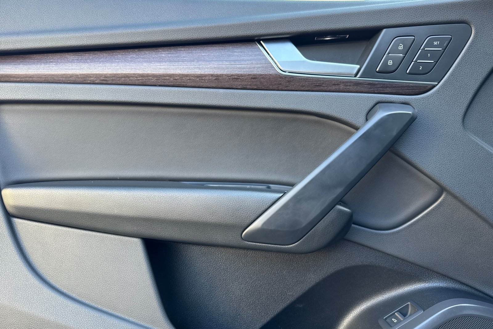 Vehicle image 11 of 29