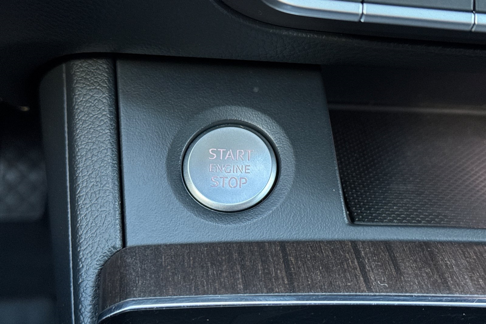 Vehicle image 22 of 29