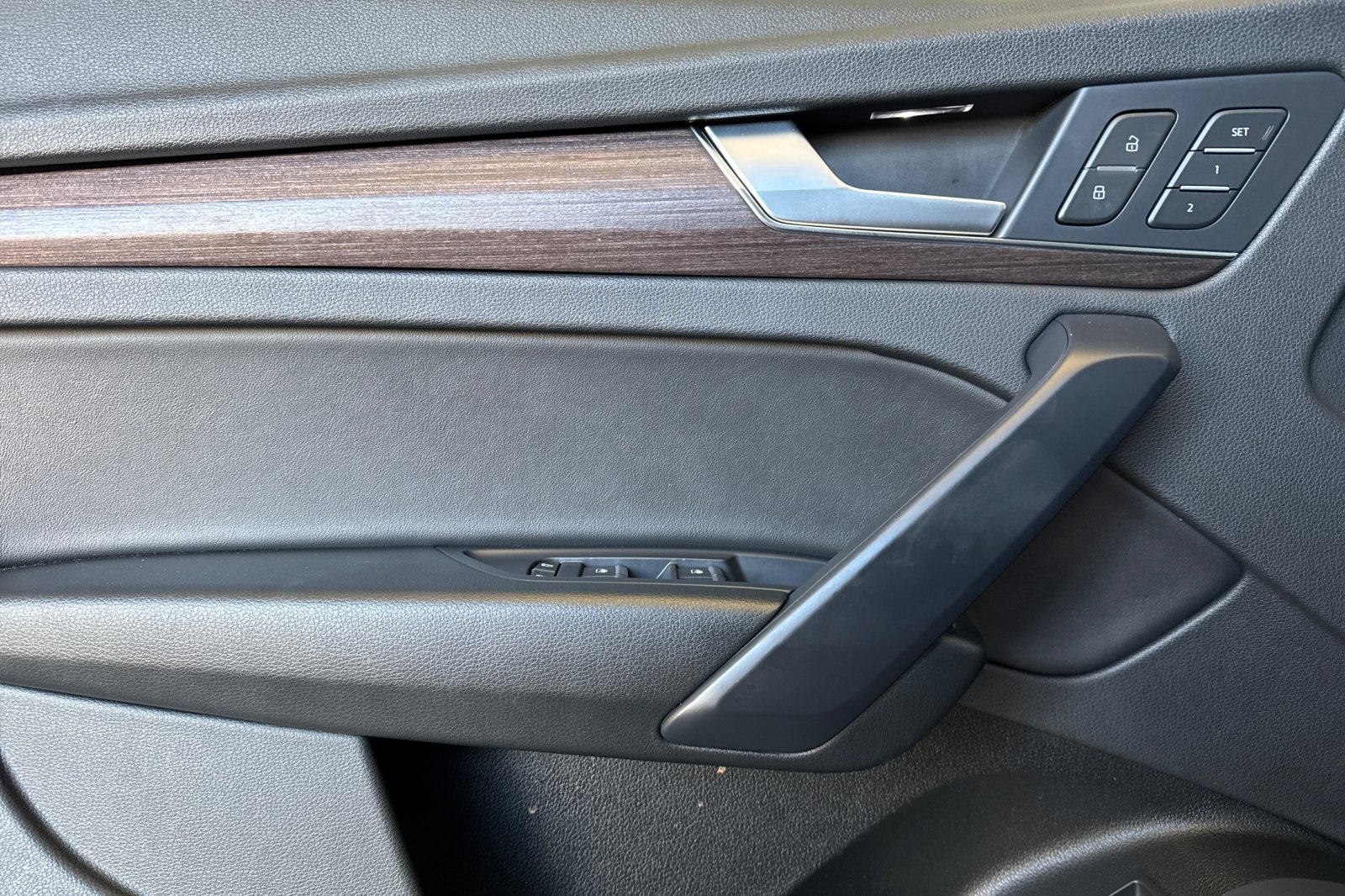 Vehicle image 11 of 29