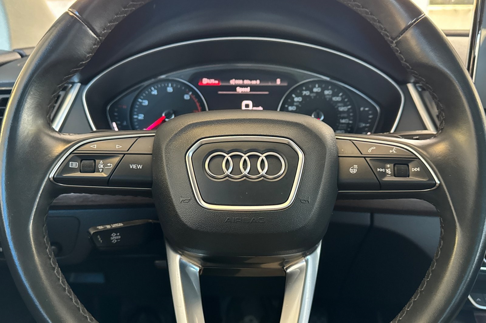 Vehicle image 23 of 29