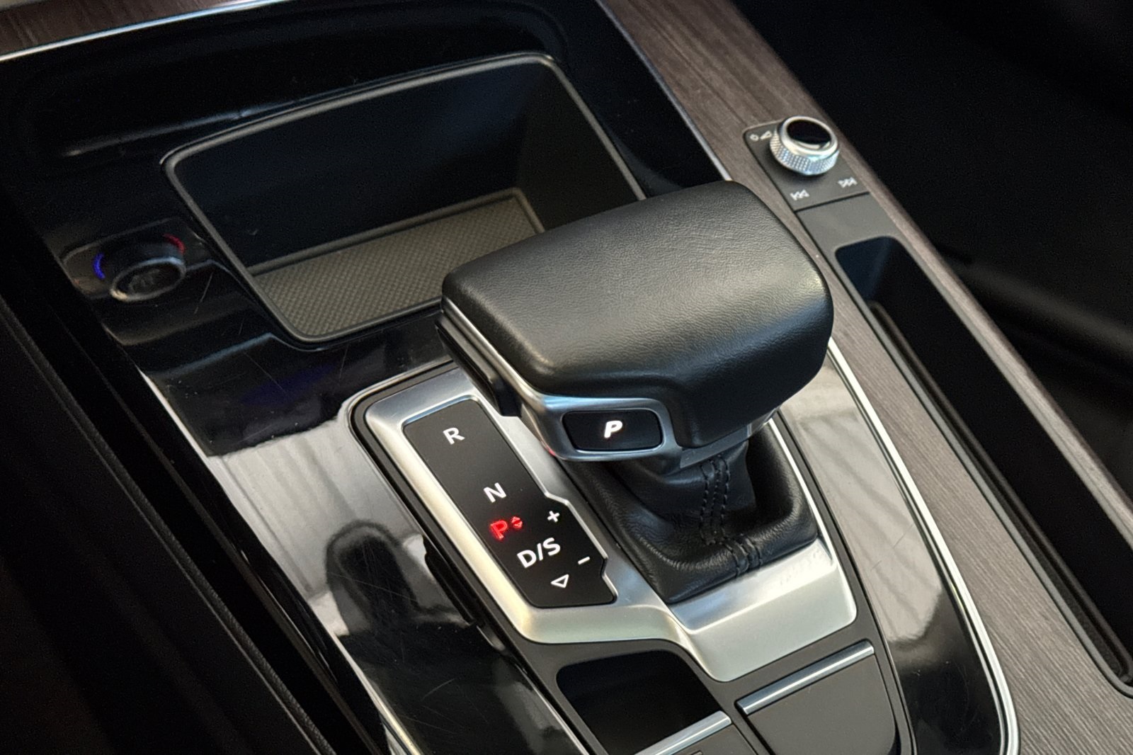 Vehicle image 21 of 29