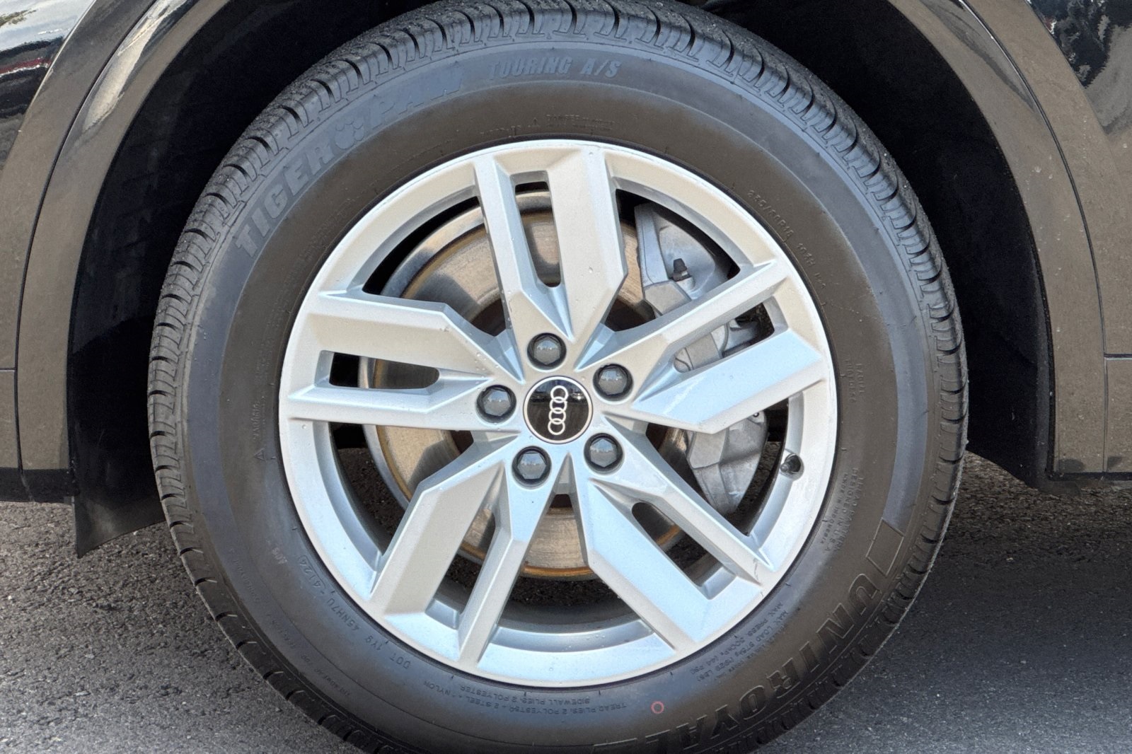Vehicle image 26 of 29