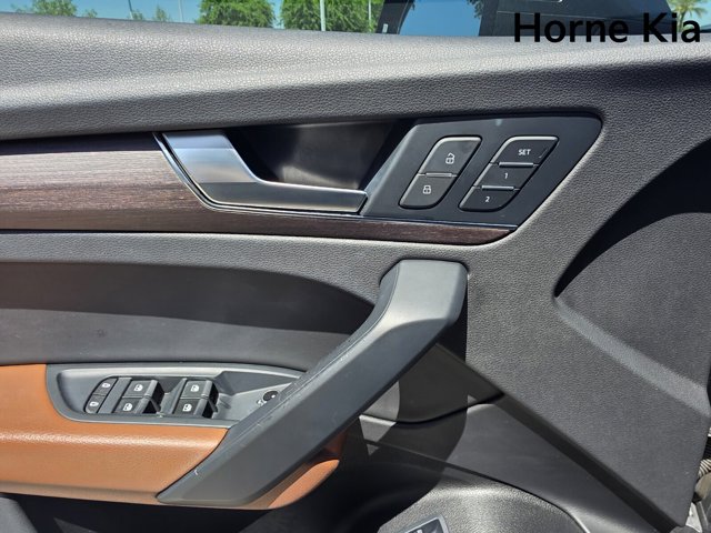 Vehicle image 25 of 35