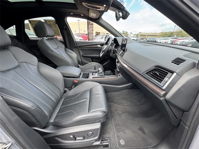 Vehicle image 11 of 44