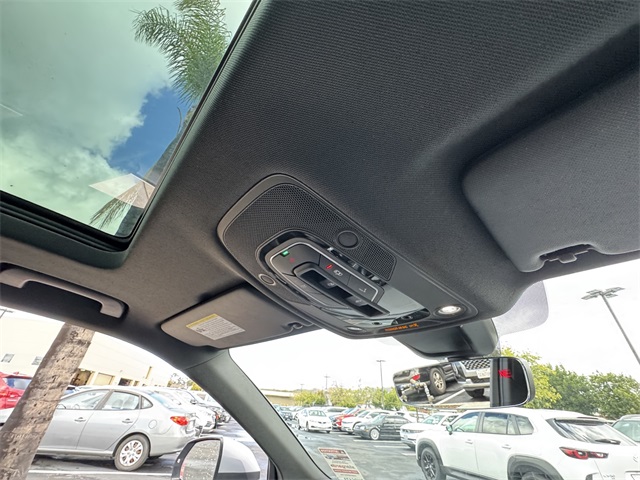 Vehicle image 13 of 44