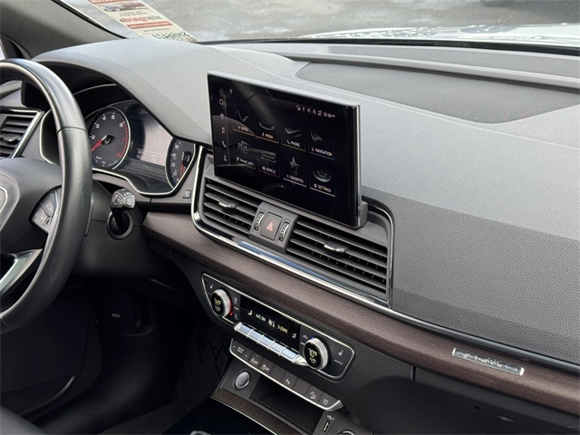 Vehicle image 9 of 44
