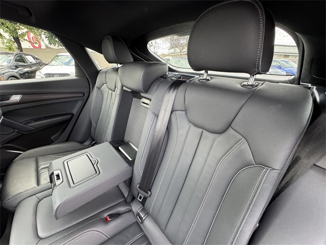 Vehicle image 20 of 44