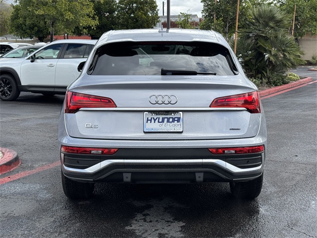 Vehicle image 5 of 44