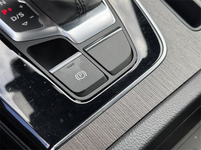 Vehicle image 36 of 44