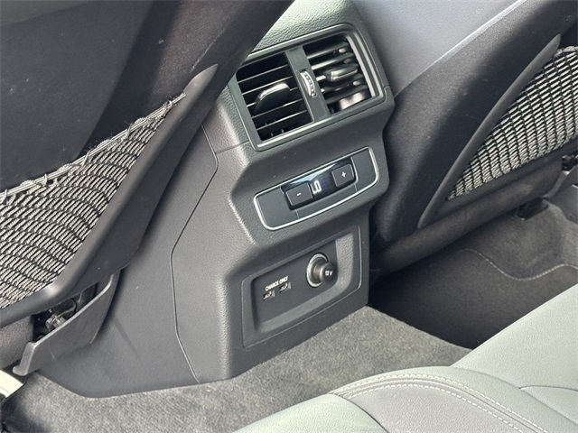 Vehicle image 22 of 44