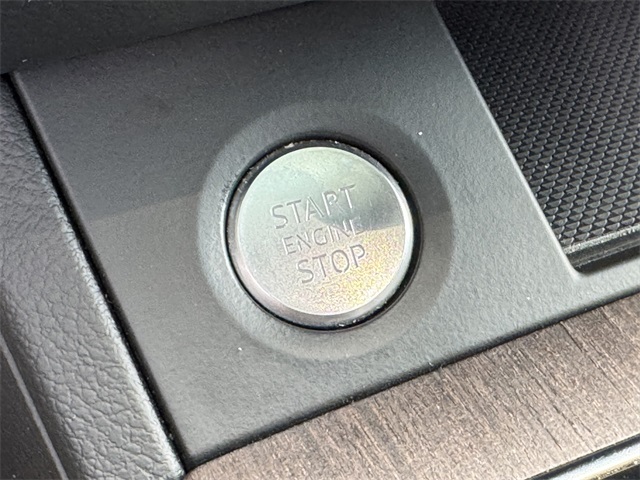 Vehicle image 43 of 44