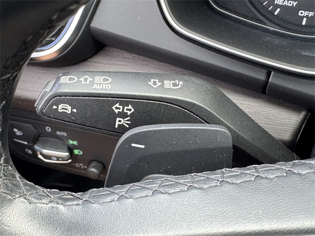 Vehicle image 40 of 44