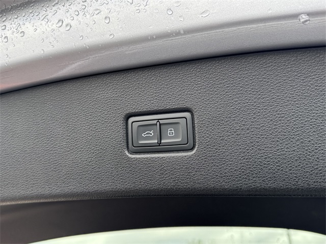 Vehicle image 15 of 44