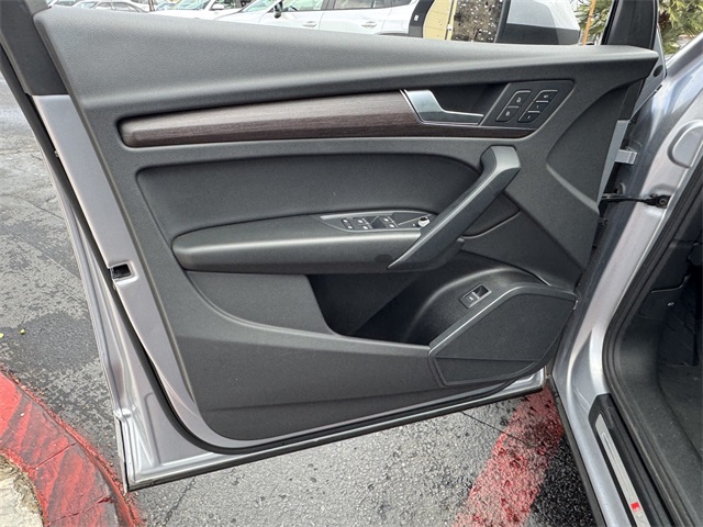 Vehicle image 24 of 44