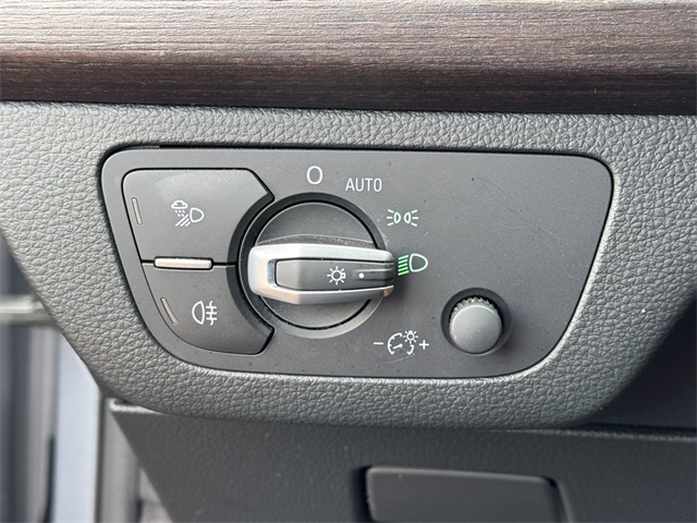 Vehicle image 42 of 44