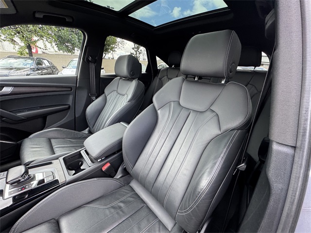 Vehicle image 17 of 44