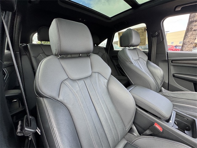 Vehicle image 12 of 44