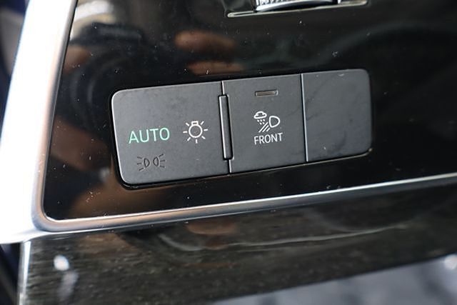 Vehicle image 34 of 38