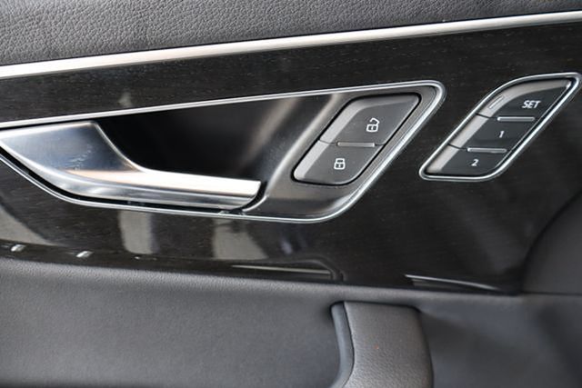 Vehicle image 29 of 38
