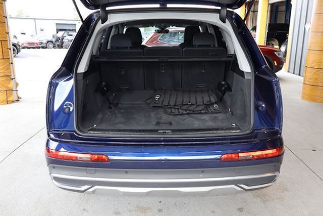 Vehicle image 10 of 38