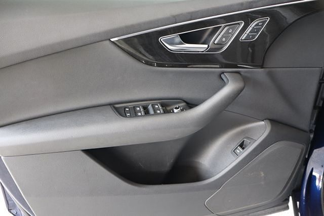 Vehicle image 28 of 38