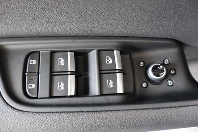 Vehicle image 31 of 38