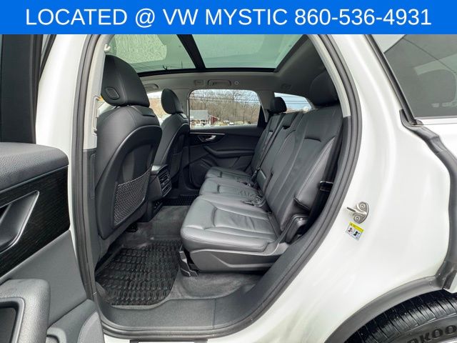 Vehicle image 10 of 38