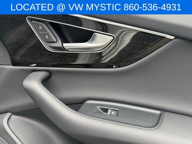 Vehicle image 25 of 38