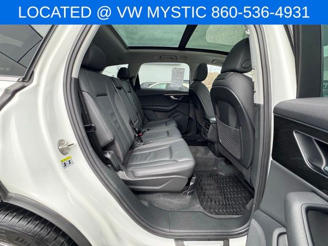 Vehicle image 19 of 38